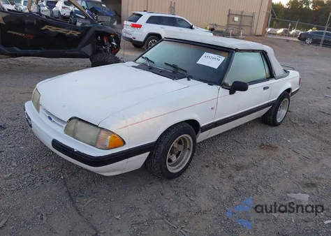 1993 Ford Mustang Lx z USA, uszkodzony, nr VIN 1FACP44M6PF193412